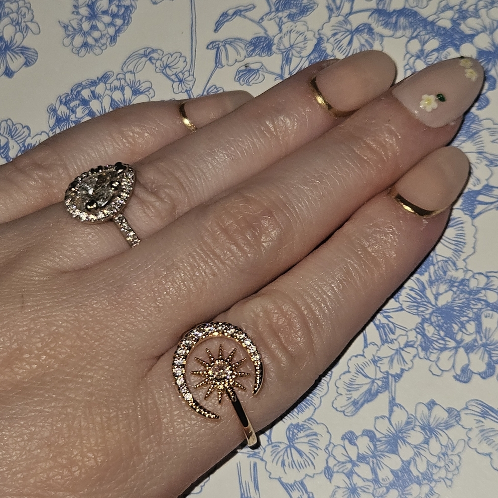 Golden Crescent Ring - Picture 5 of 8